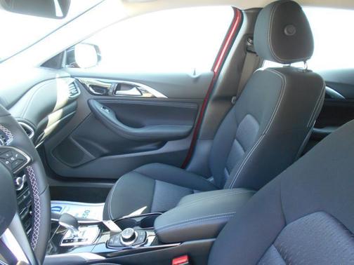 2018 INFINITI QX30 PURE