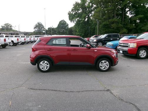 Ultimate Red 2024 Hyundai VENUE SE