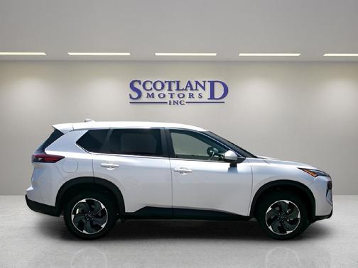 Brilliant Silver Metallic 2025 Nissan Rogue SV