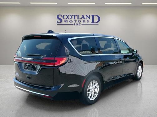 Diamond Black Crystal Pearlcoat 2025 Chrysler Pacifica L