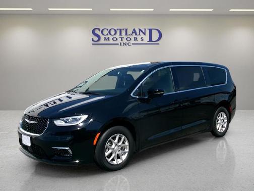 Diamond Black Crystal Pearlcoat 2025 Chrysler Pacifica L
