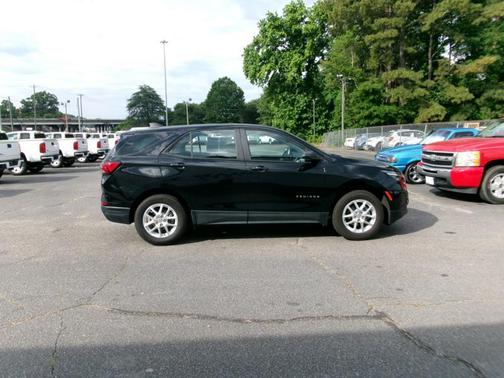 Mosaic Black Metallic 2024 Chevrolet Equinox LS