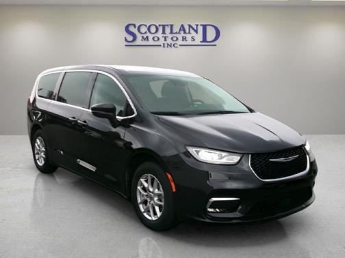 Brilliant Black Crystal Pearlcoat 2023 Chrysler Pacifica Touring L