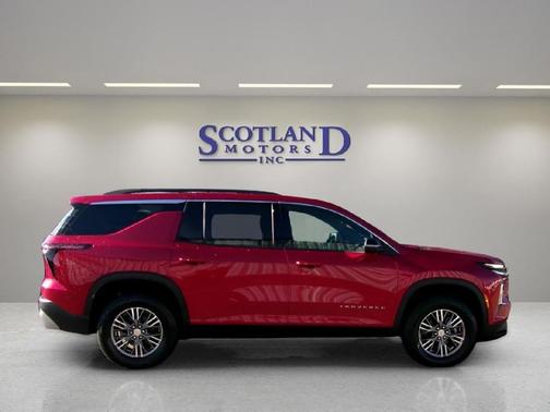 Radiant Red Tintcoat 2025 Chevrolet Traverse LT