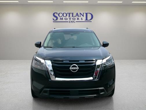 Super Black 2025 Nissan Pathfinder SV 4WD