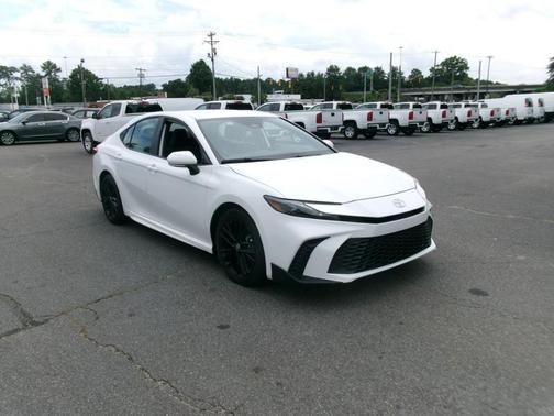 WHITE 2025 Toyota Camry XLE