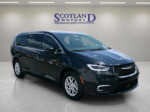 Diamond Black Crystal Pearlcoat 2025 Chrysler Pacifica L
