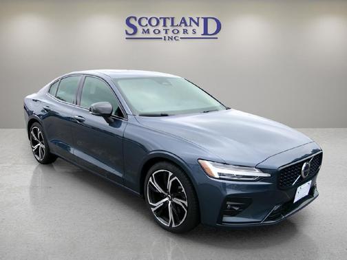 2024 Volvo S60 B5 Core Dark Theme