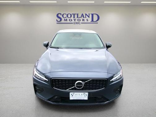 2024 Volvo S60 B5 Core Dark Theme