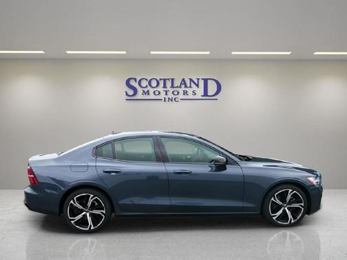 2024 Volvo S60 B5 Core Dark Theme