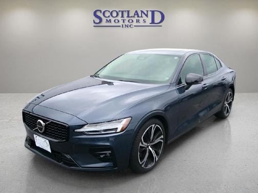 2024 Volvo S60 B5 Core Dark Theme