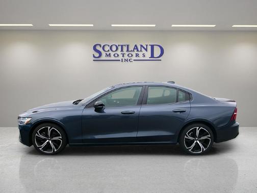 2024 Volvo S60 B5 Core Dark Theme