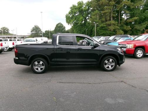 Crystal Black Pearl 2025 Honda Ridgeline RTL