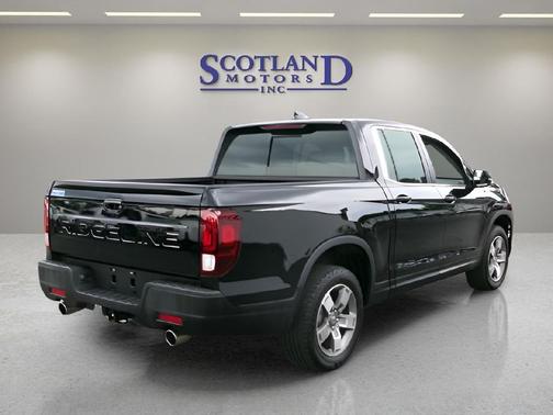 Crystal Black Pearl 2025 Honda Ridgeline RTL