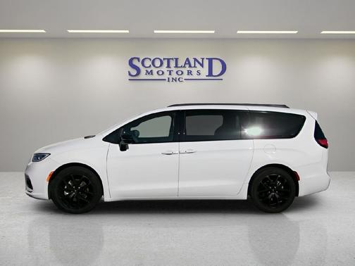 2025 Chrysler Pacifica Limited