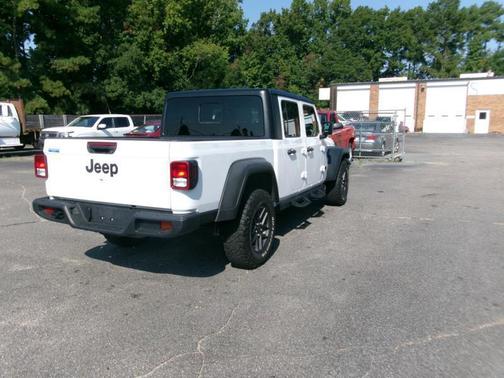 Bright White Clearcoat 2025 Jeep Gladiator Sport S