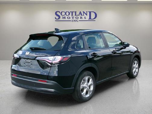 Crystal Black Pearl 2025 Honda HR-V LX