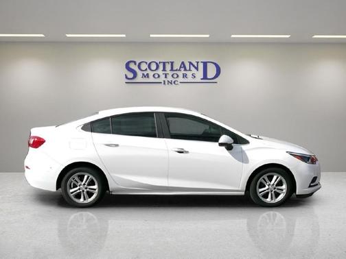 Summit White 2018 Chevrolet Cruze LT