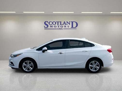 Summit White 2018 Chevrolet Cruze LT