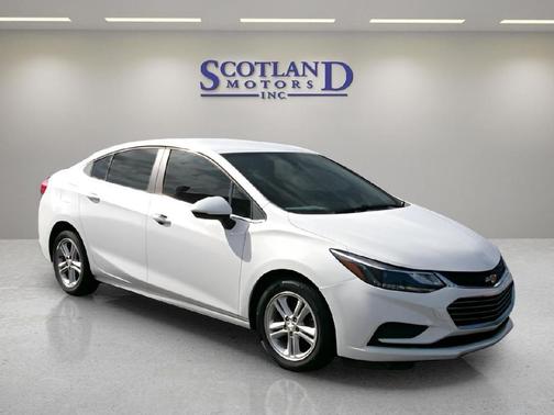 Summit White 2018 Chevrolet Cruze LT