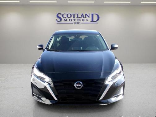 Super Black 2025 Nissan Altima 2.5 SV