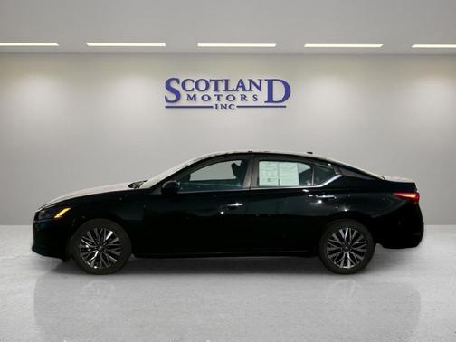 Super Black 2025 Nissan Altima 2.5 SV