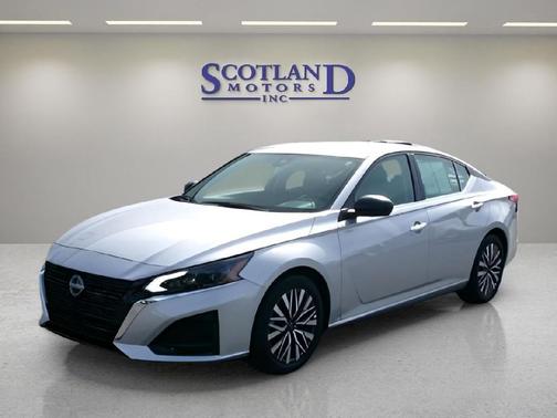 Brilliant Silver Metallic 2025 Nissan Altima 2.5 SV