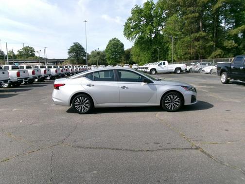 Brilliant Silver Metallic 2025 Nissan Altima 2.5 SV