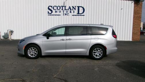 2024 Chrysler Voyager LX