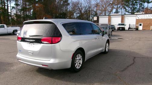 2024 Chrysler Voyager LX