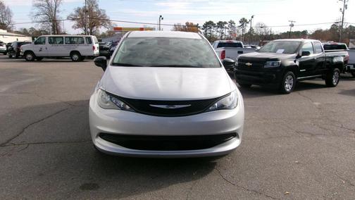 2024 Chrysler Voyager LX