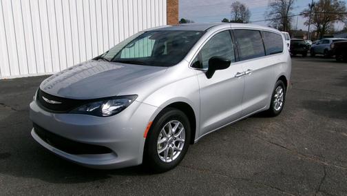 2024 Chrysler Voyager LX