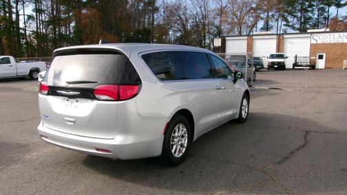 2024 Chrysler Voyager LX