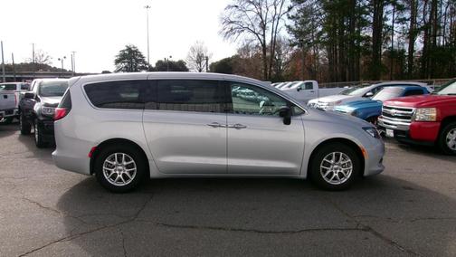 2024 Chrysler Voyager LX