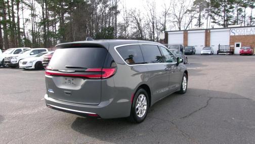2023 Chrysler Voyager LX