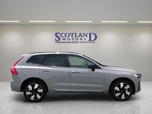 2025 Volvo XC60 Plug-In Hybrid T8 Plus