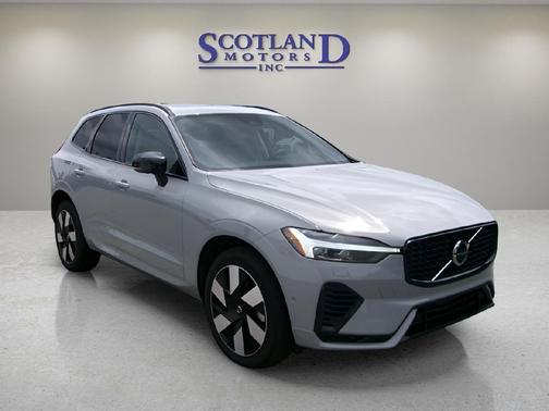 2025 Volvo XC60 Plug-In Hybrid T8 Plus