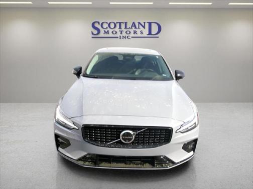 2024 Volvo S60 B5 Plus Dark Theme