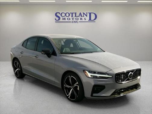 2024 Volvo S60 B5 Plus Dark Theme