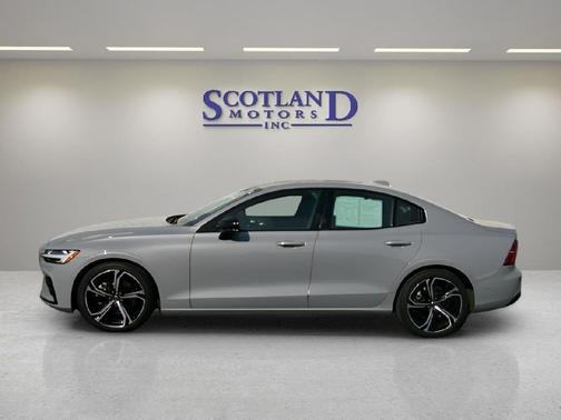 2024 Volvo S60 B5 Plus Dark Theme