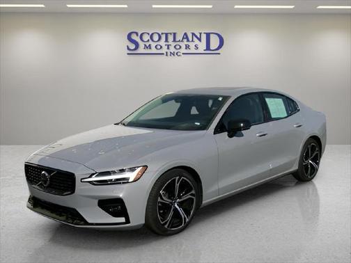 2024 Volvo S60 B5 Plus Dark Theme
