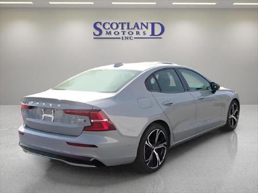 2024 Volvo S60 B5 Plus Dark Theme