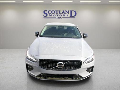 2024 Volvo S60 B5 Plus Dark Theme