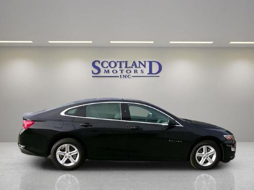 Mosaic Black Metallic 2024 Chevrolet Malibu 1LS