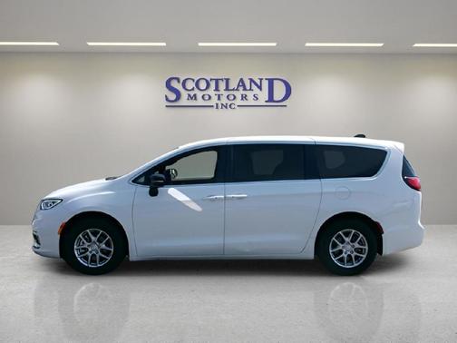 Bright White Clearcoat 2025 Chrysler Pacifica L