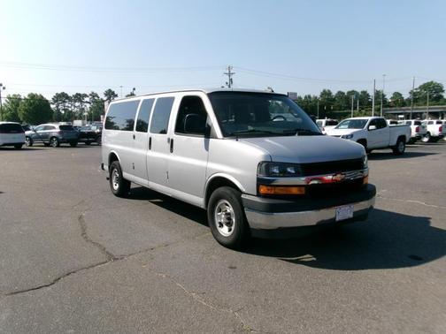 Silver Ice Metallic 2018 Chevrolet Express 3500 LT