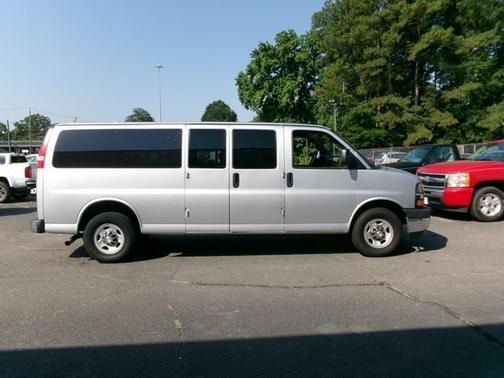 Silver Ice Metallic 2018 Chevrolet Express 3500 LT