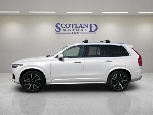 2022 Volvo XC90 T6 Momentum