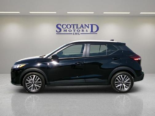 Super Black 2024 Nissan Kicks SV