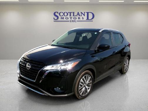 Super Black 2024 Nissan Kicks SV